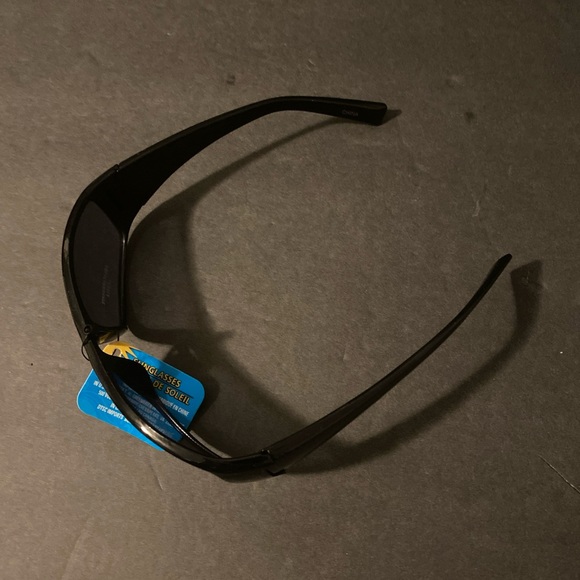 Sunglasses Economy Brand New Polycarbonate Lenses Ultraviolet Protection Black - Picture 2 of 2